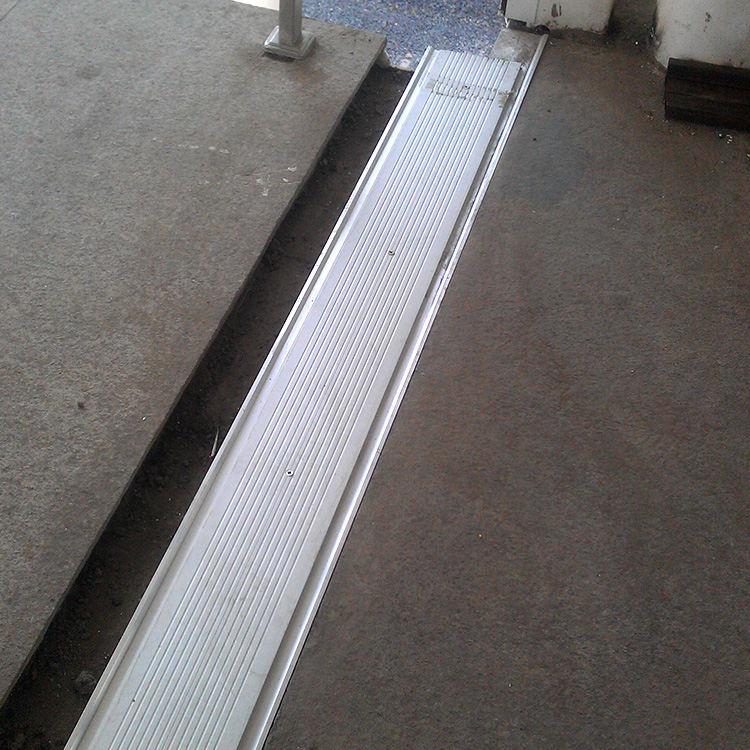 写字楼面地面盖板型 变形缝厂家多款式 伸缩缝定制 锐嘉