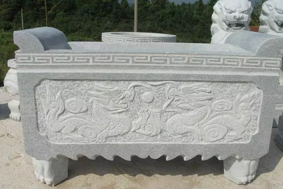 长方形石雕香炉的结构造型特点