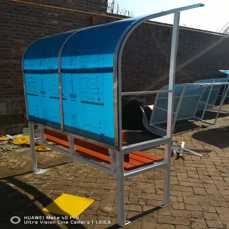 宜昌市足球防护棚 足球看台椅 裁判椅 换人座椅 定制移动式足球防护棚