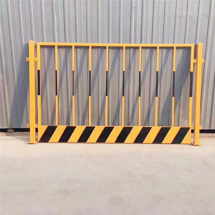 河北施工警示栏 尊迈公路道路施工护栏 黑黄安全警示围栏厂家