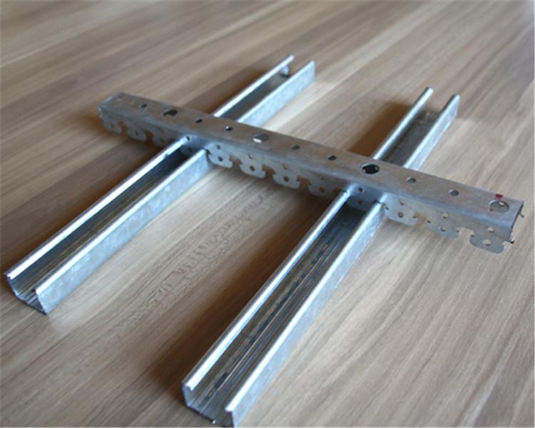 喷塑铝压条 铝龙骨 轻钢龙骨生产厂家