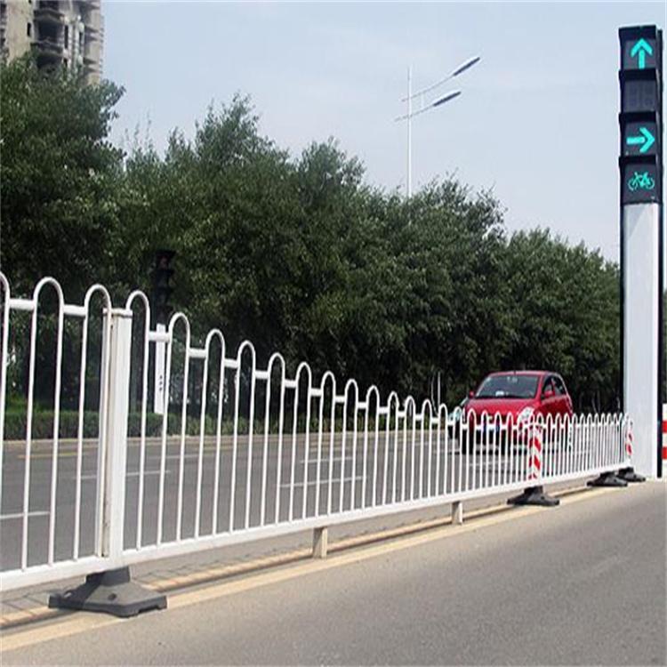 商场倒U型道路护栏 超市道路分流护栏 超市用的护栏