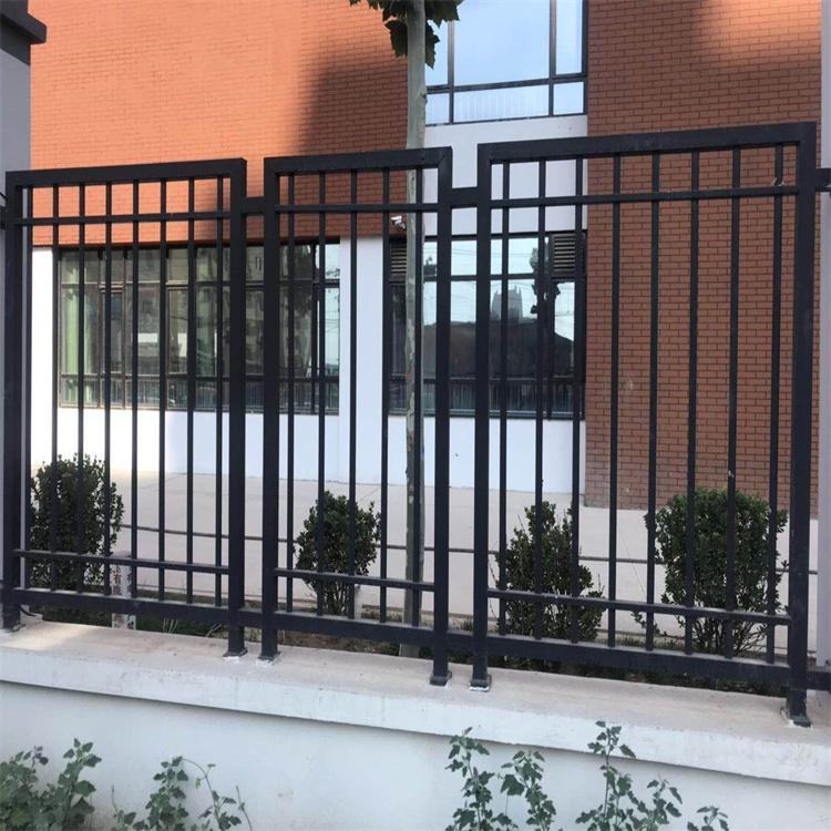 浸塑护栏网厂家 三角折弯防护网 锌钢护栏网