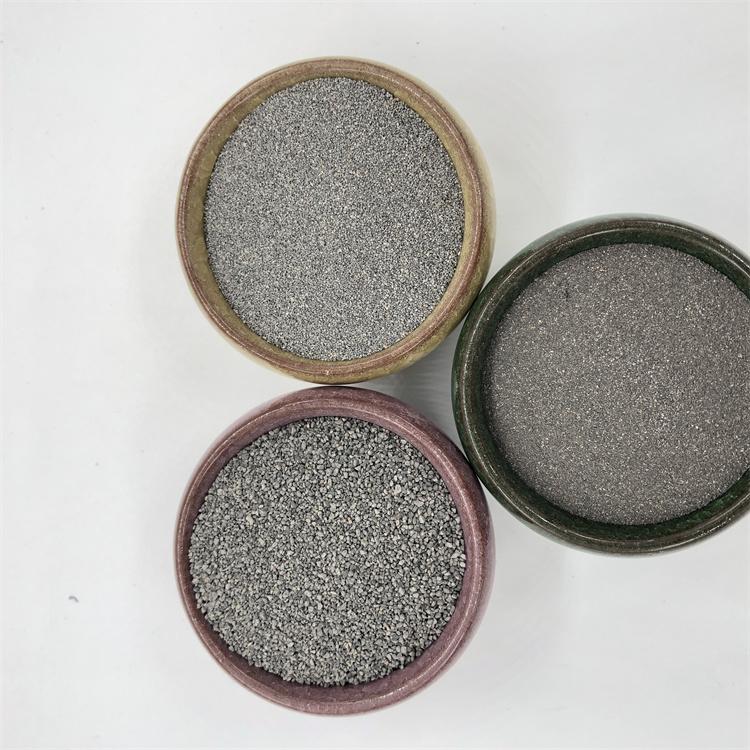 供应地坪灰色金刚砂骨料喷砂除锈天 然金刚沙配重埴料用
