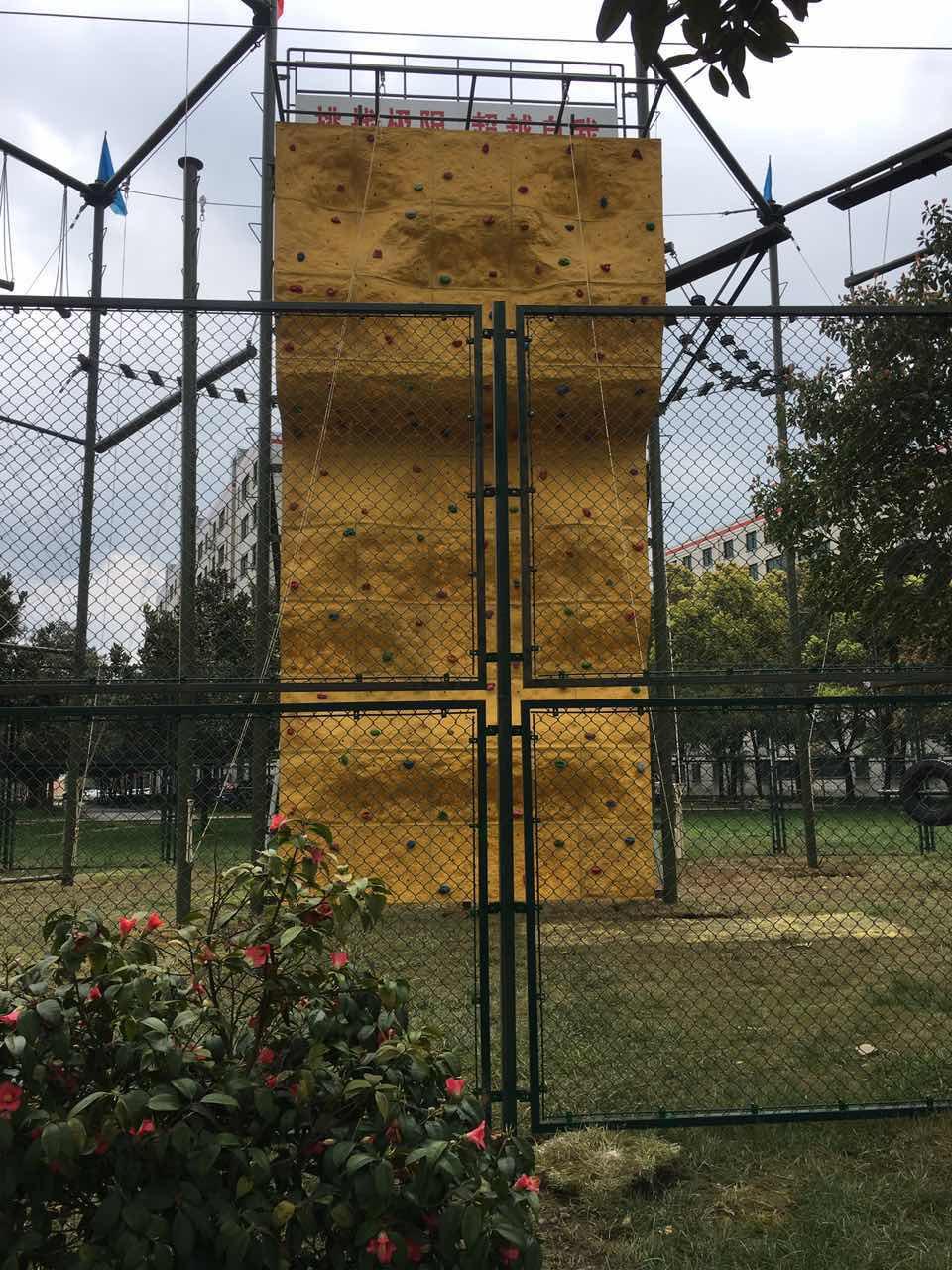 精品攀岩墙      聚鑫攀岩版