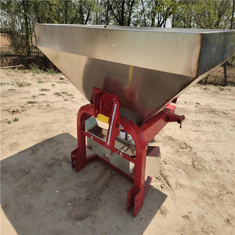 竖蛟龙撒粪机 12方撒肥机 四轮牵引式撒肥车 湿粪抛肥车