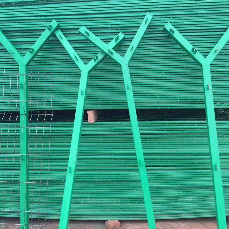 加工定制机场围栏 监狱钢网墙 Y型柱机场隔离护栏网