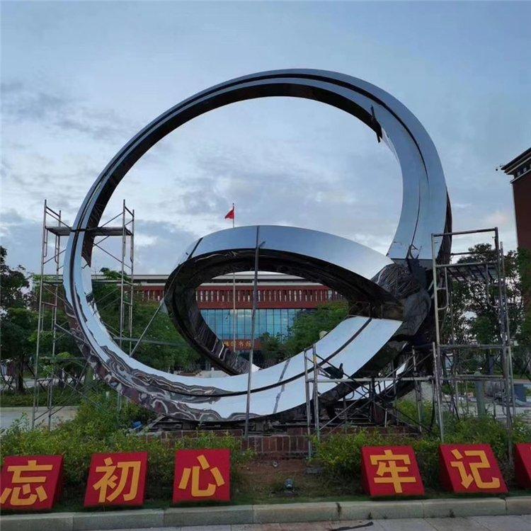 不锈钢镜面连环圆环雕塑 地产商场门口景观摆件 厂家设计安装 宏邦雕塑