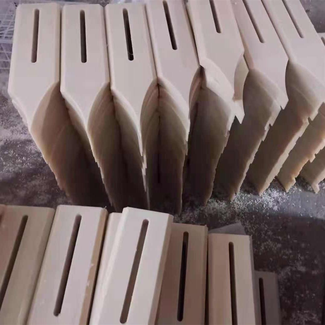 厂家生产加工尼龙垫条 塑料耐磨垫条 尼龙条 尼龙制品异形件