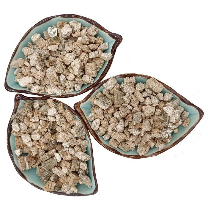 华晶  黑云母经热液蚀变或风化形成蛭石 香包蛭石