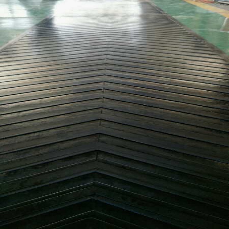 防滑人字输送带