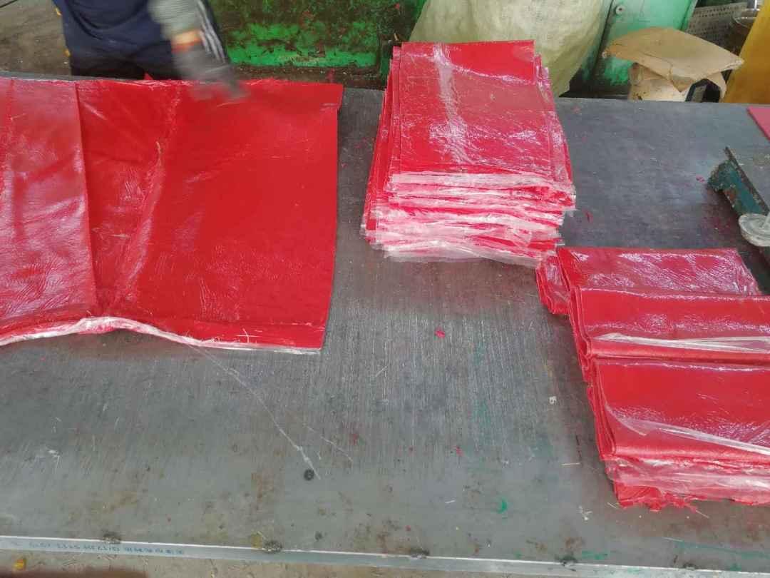 新型树脂复合井盖是一种什么材料？