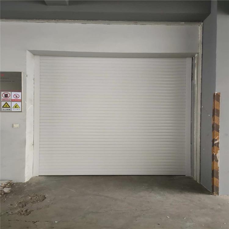 感应车库门 出售卷帘车库门 快速车库门生产厂家