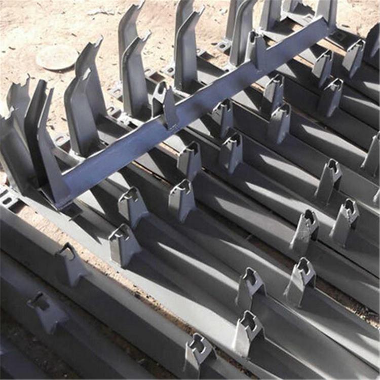 矿山槽型不锈钢托辊支架 支撑力度强抗冲击性 禾源