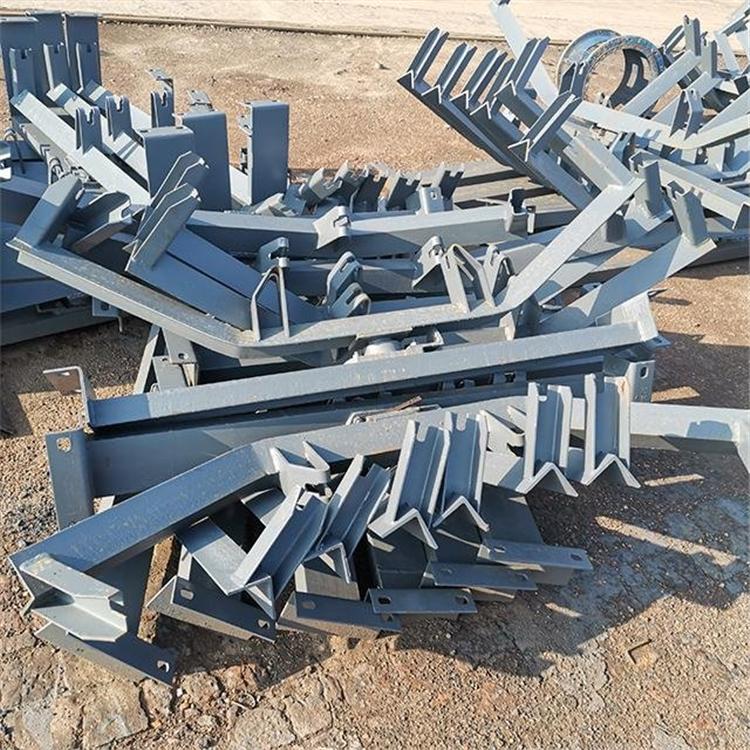 带式输送机托辊支架 禾源机械 摩擦调心支架 支撑力度强