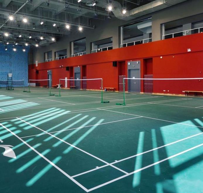  杭州市羽毛球馆运动胶地板铺设案例 巨枫现货供应木地板