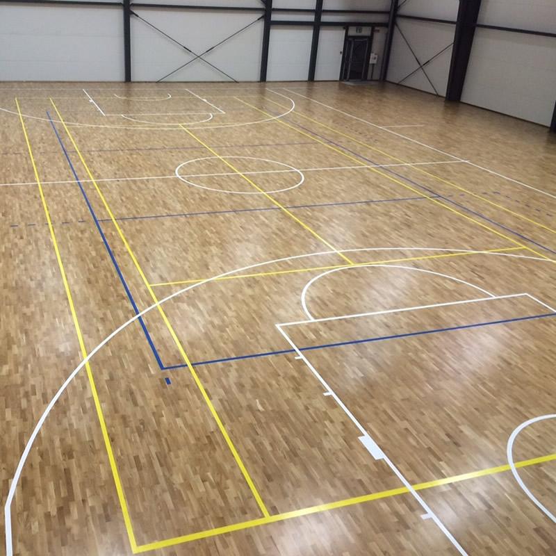 上海篮球馆运动木地板 枫木地板优点 实木地板现场施工