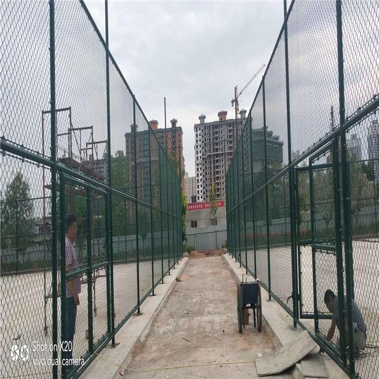 钧平丝网 运动场地围栏网 足球场铁丝网 球场运动场围网厂家