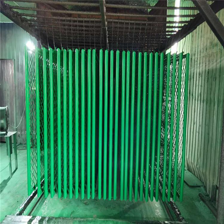 钧平丝网 菜园护栏网 建筑工地用围挡 城市道路护栏厂家