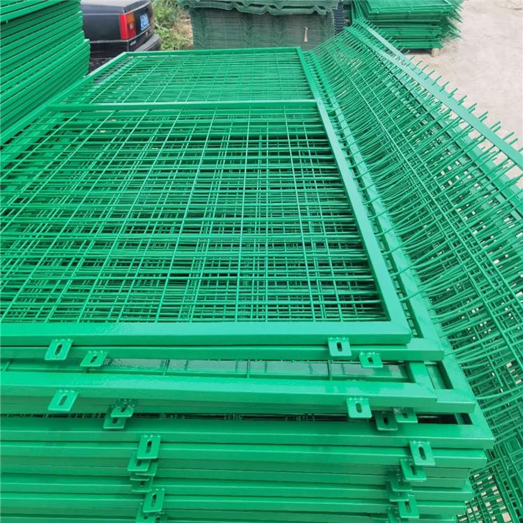 钧平丝网 菜园护栏网 建筑工地用围挡 城市道路护栏厂家