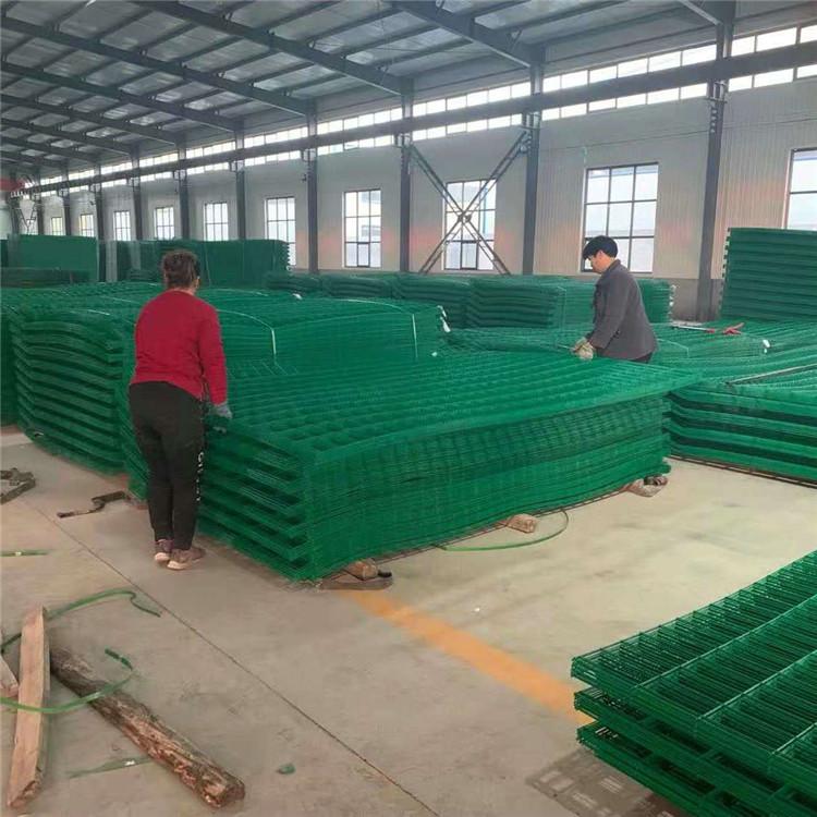 钧平丝网 草坪护栏网 公路护栏网防护网 护栏网生产厂家