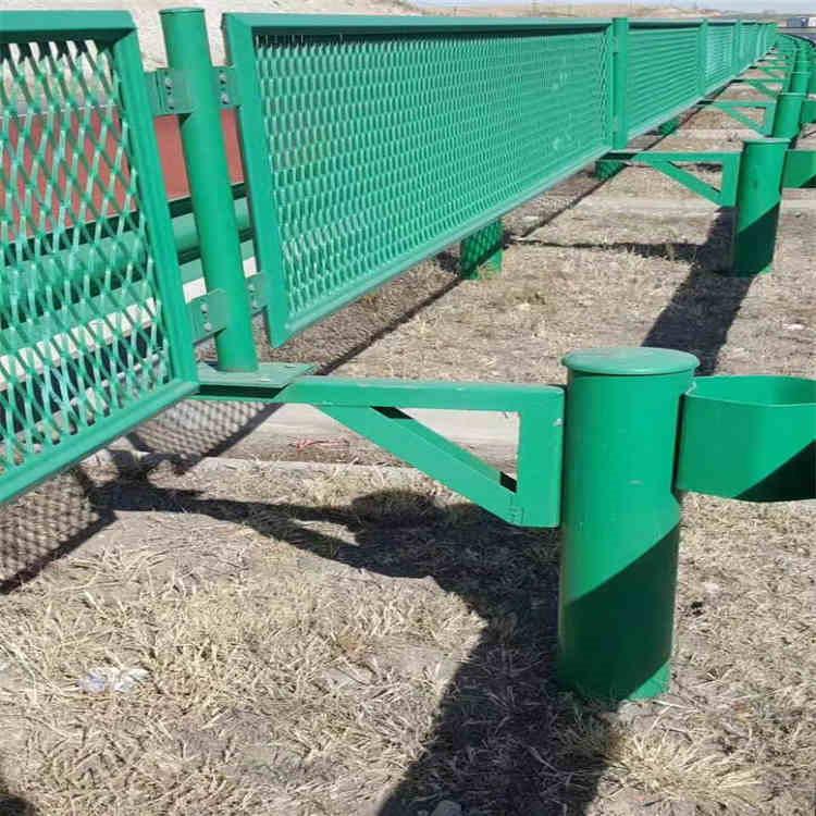 铁路栅栏网 铁路公路护栏网 铁路两边围栏