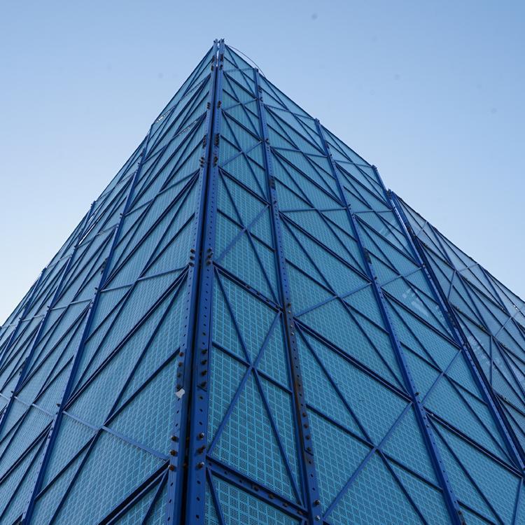 利安美信 娄底建筑工程爬架网提升架批发 移动式升降机批发