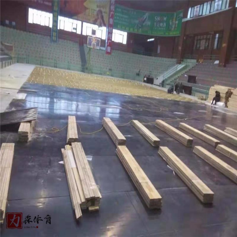 专业篮球馆实木地板 力森篮球木地板价格 羽毛球运动木地板施工