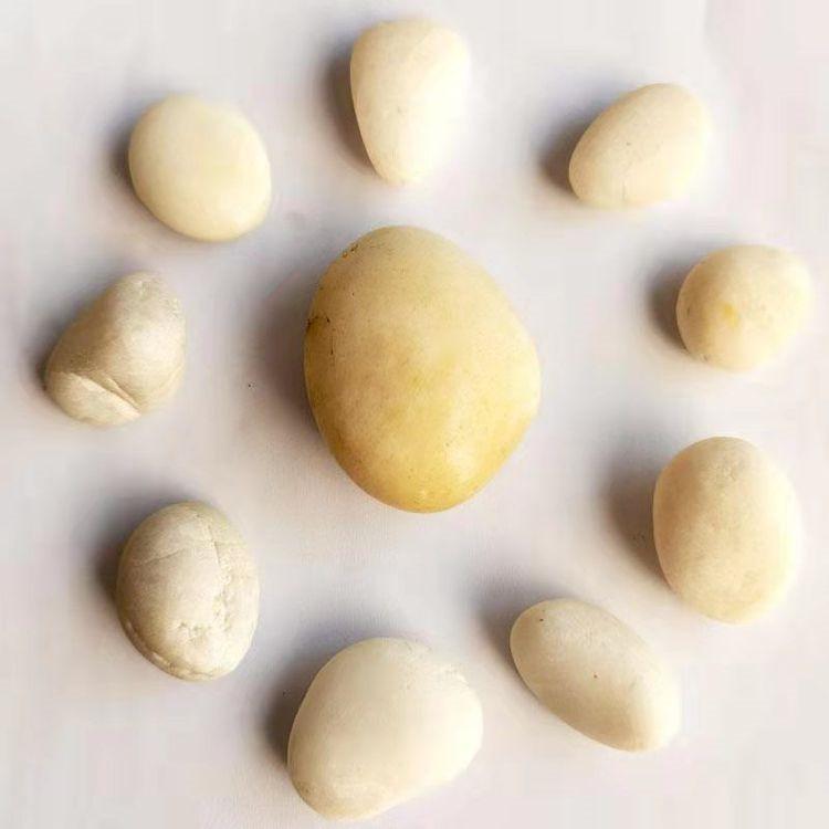 公园铺路杂色鹅卵石 园林景观石 石笼填充河卵石3-5厘米