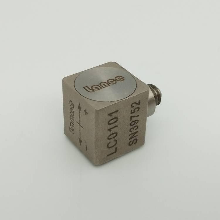 LC0116M内装IC压电加速度传感器