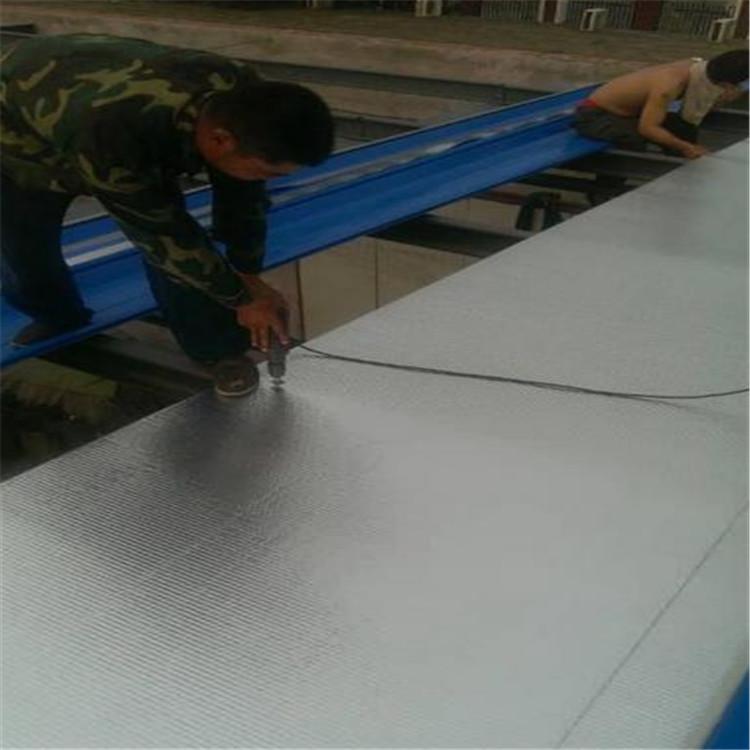 铝箔气泡膜建筑材料 6mm铝箔隔热膜大量批发 自粘铝箔气泡隔热膜