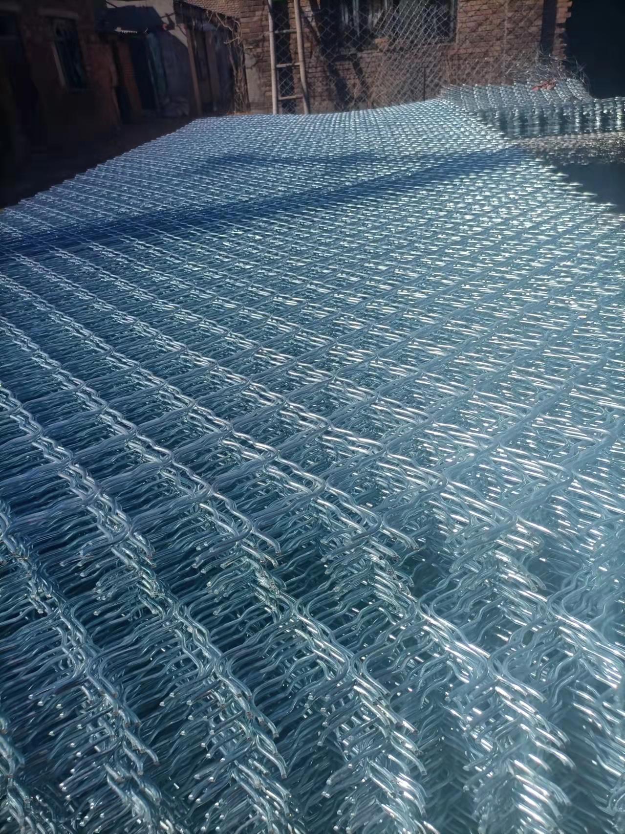 美格网厂家，防盗窗美格网厂家，5厘米孔美格网，美格网养殖围栏焊接