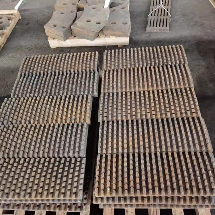 高锰钢雷蒙磨配件来图定制各种优质锰合金辊皮齿板辊式破碎机配件