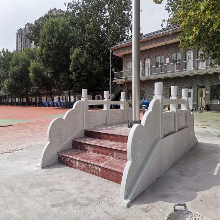 校园升旗台栏杆定制 汉白玉校园旗台厂家  学校旗杆台定做厂
