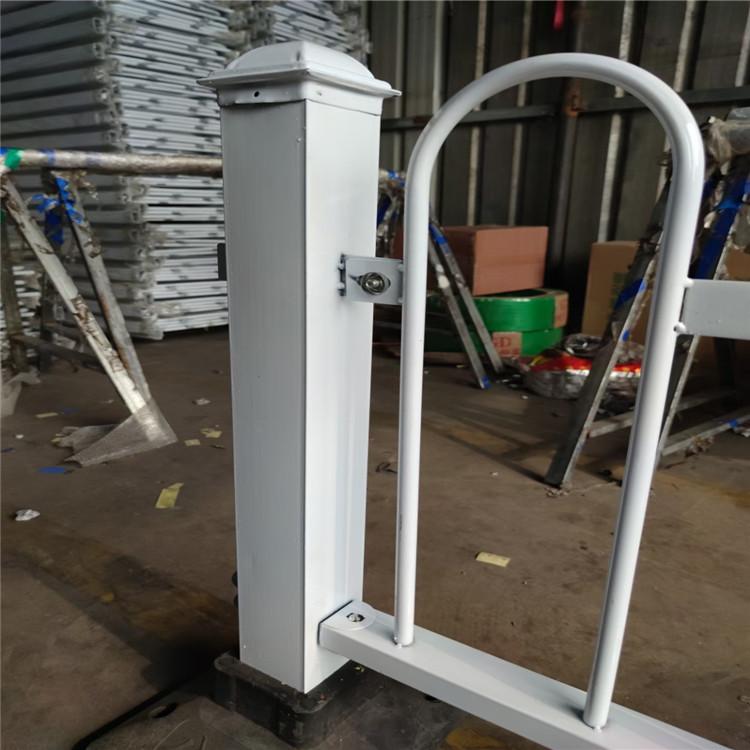 市政中间隔离带道路护栏实力厂家锌钢市政交通防撞安全 防护栏