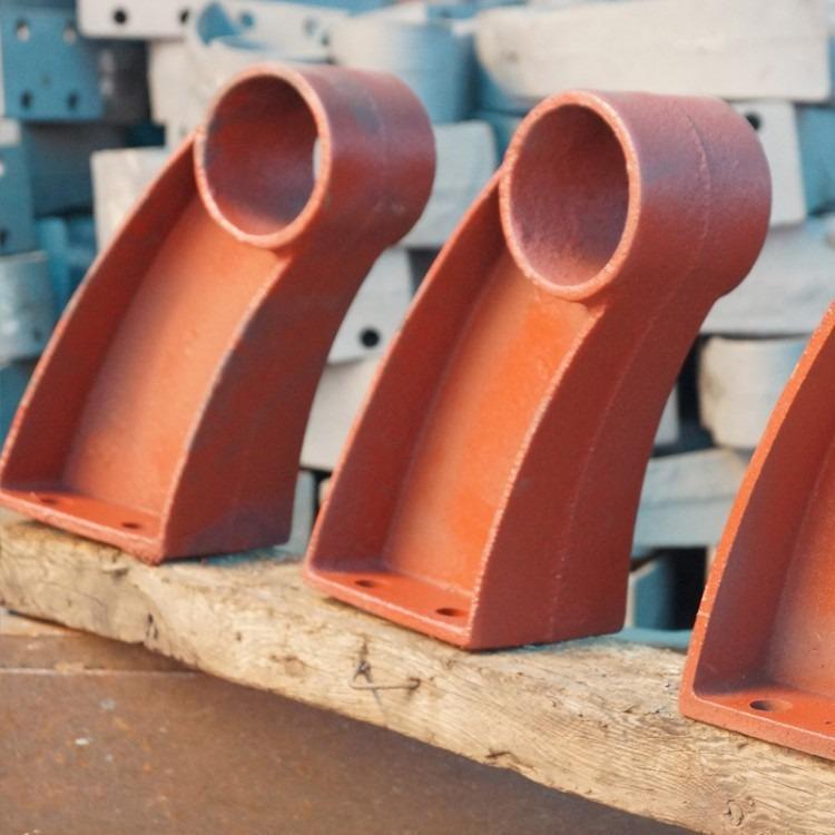 公路铸铁护栏支架 牛角防护栏防撞支架 焊接型道路防护探头