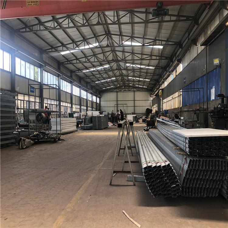 坚固耐腐蚀 彩钢立转窗 规格齐全 