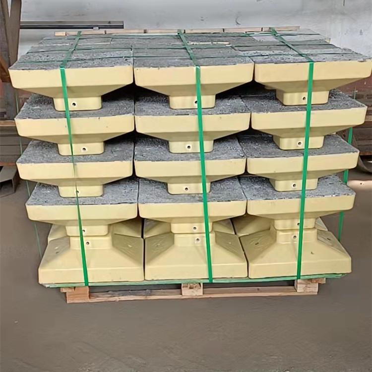 塑钢底座道路护栏混凝土基座 铁粉墩子现货隔离墩