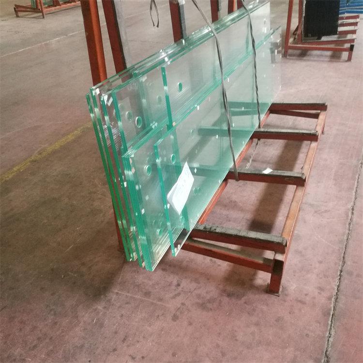 高透明的钢化玻璃 透光率98%以上高透玻璃 表面增透镀膜玻璃