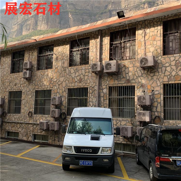 展宏石材  红色碎拼石 粉砂岩垒墙石 乱形石 挡墙石