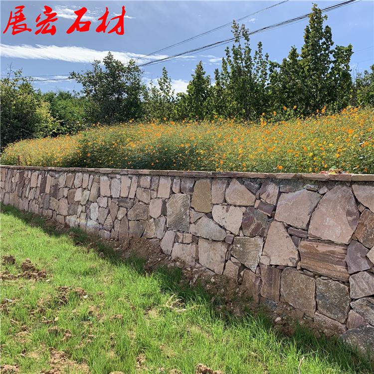 展宏石材  红色碎拼石 粉砂岩垒墙石 乱形石 挡墙石