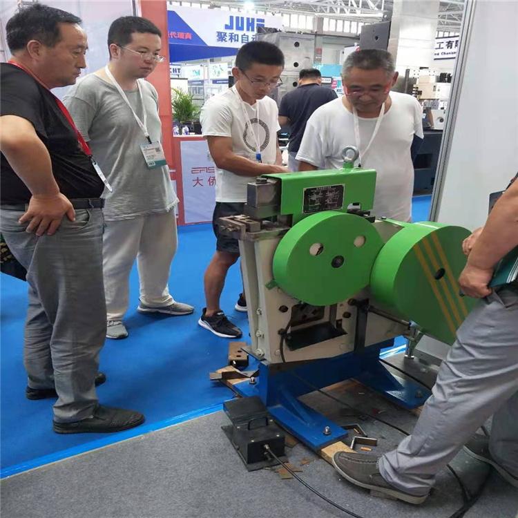 正新机械冲孔机槽钢角钢角铁型材板材扁钢方管冲孔机