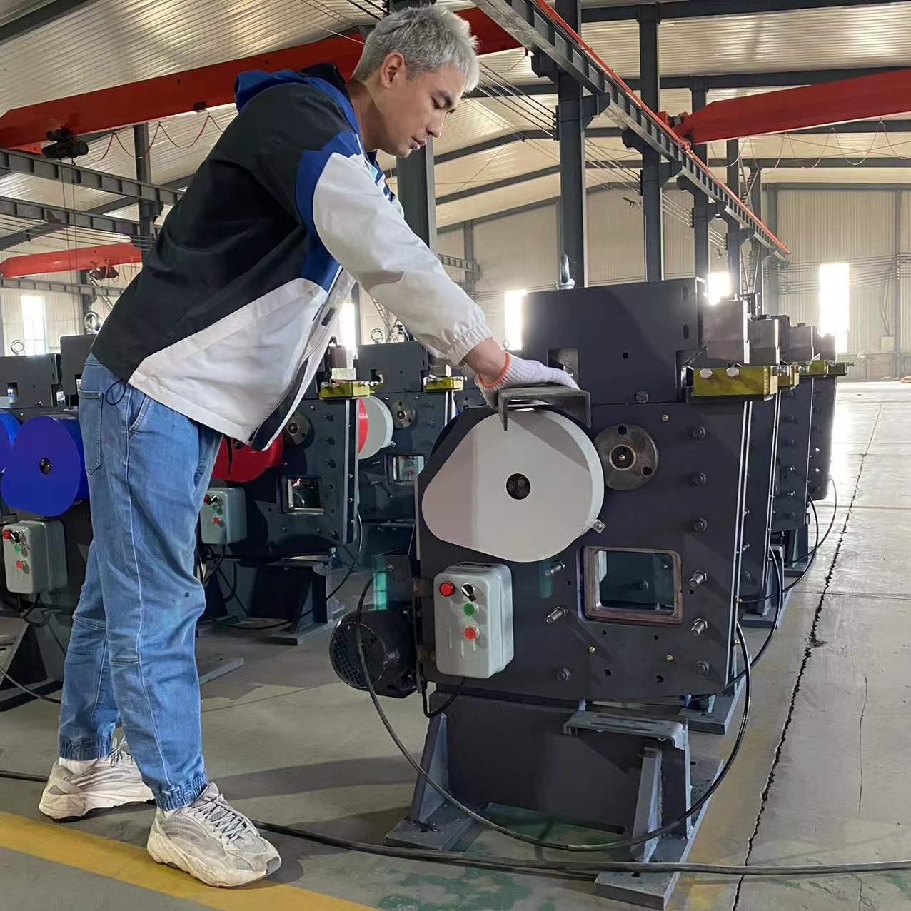 冲孔剪角切断槽钢角钢加工一次成型多功能冲剪机